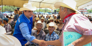 Con más fuerza para el campo duranguense, más futuro para la gran familia: Toño Ochoa