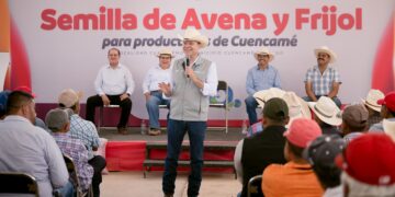 Cuencamé recibe 90 toneladas de semilla de avena, 50 de frijol y 40 de suplemento alimenticio para mejorar la producción del campo