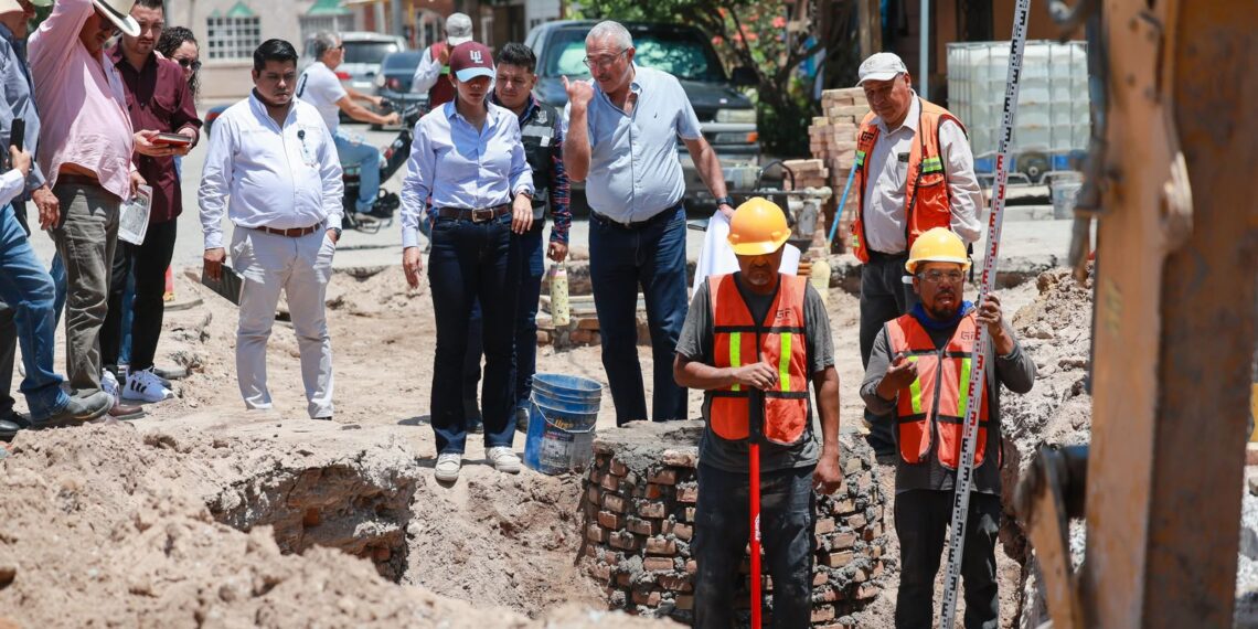 Supervisa Betzabé Martínez avances del Plan Fluye en drenaje de avenida Vergel de Gómez Palacio