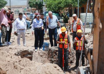 Supervisa Betzabé Martínez avances del Plan Fluye en drenaje de avenida Vergel de Gómez Palacio