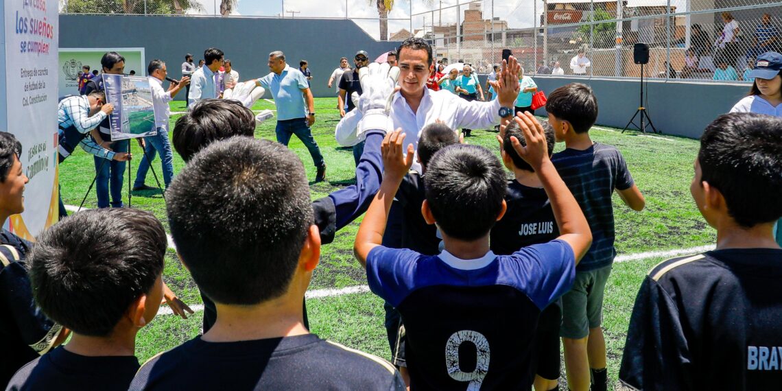 El deporte gana terreno en Durango: Toño Ochoa entrega cancha en la Unidad Constitución