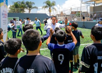 El deporte gana terreno en Durango: Toño Ochoa entrega cancha en la Unidad Constitución