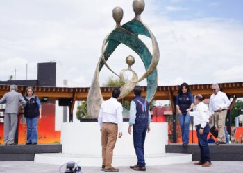 Entregan Esteban y Toño un abrazo que une a Durango en la renovada Plaza de la Familia