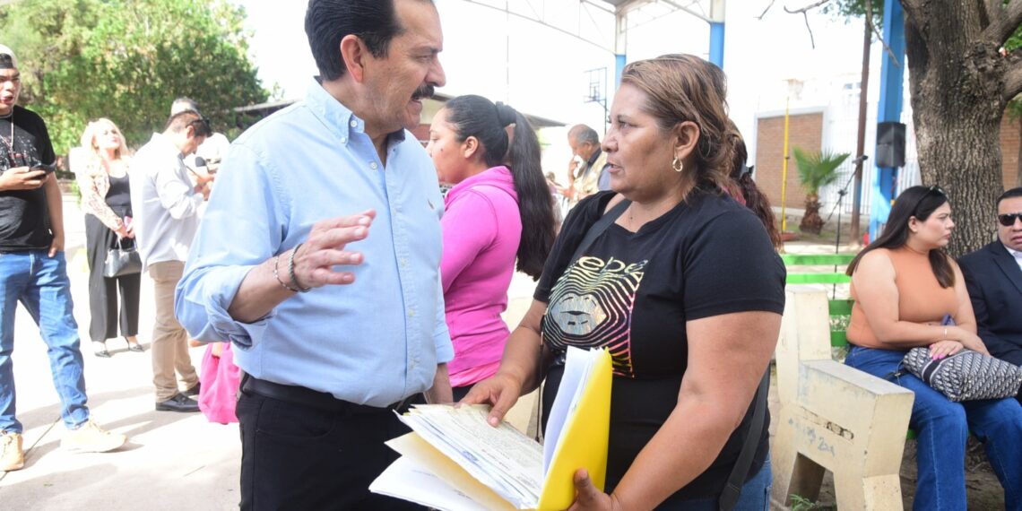 Éxito en jornada jurídica beneficia a decenas de familias
