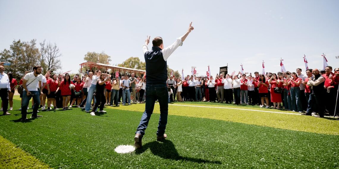 Más de 25 mil estudiantes de la UJED cuentan con nuevo estadio de fútbol, alberca, domos y espacios académicos