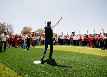 Más de 25 mil estudiantes de la UJED cuentan con nuevo estadio de fútbol, alberca, domos y espacios académicos