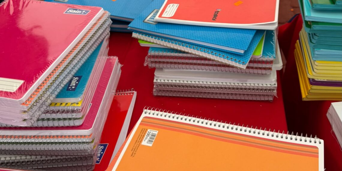 Padres plantean reducir listas de útiles y distribuir compras durante el ciclo