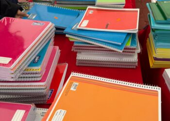 Padres plantean reducir listas de útiles y distribuir compras durante el ciclo