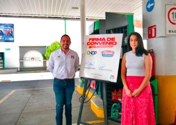 Eduardo Rodríguez y Gasolineras Elizondo regalan litros de gasolina