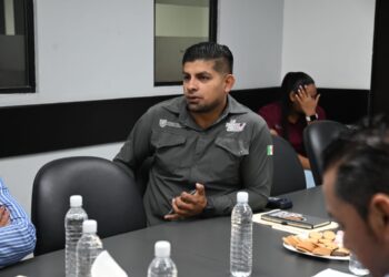 Rehabilitación del alumbrado avanza en comunidades rurales de Gómez Palacio