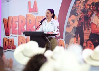 Betzabé Martínez rinde cuentas ante el pueblo de Gómez Palacio