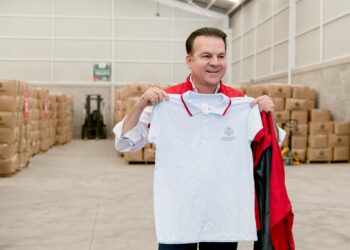 Uniformes escolares gratuitos mejoran su calidad y tallas; ya están listos para el regreso a clases