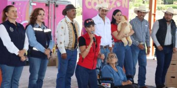 Lleva Toño Ochoa apoyo alimenticio a la gran familia de la Sierra