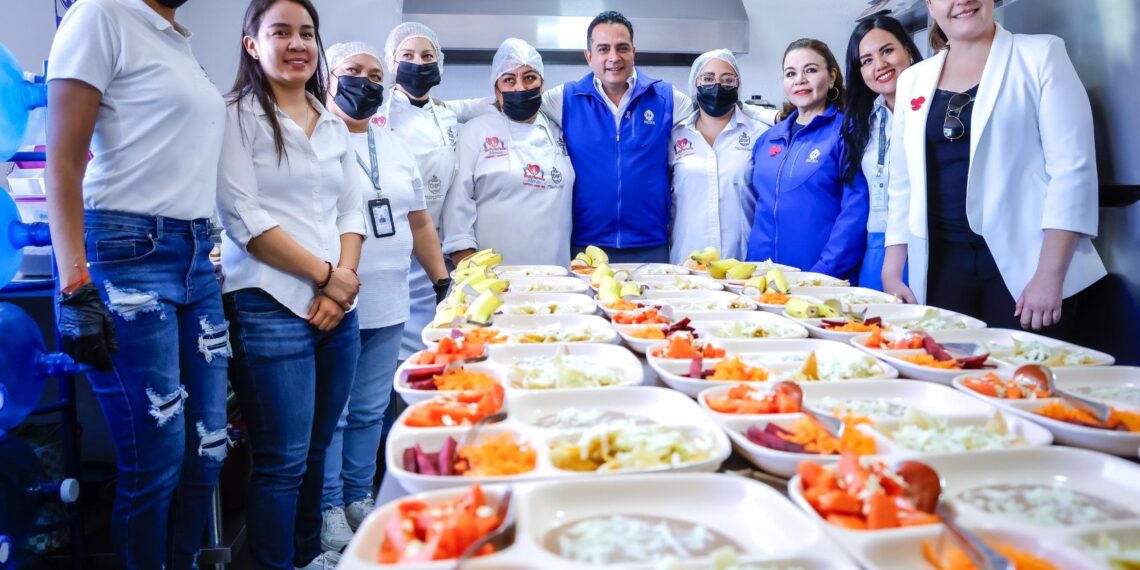 Comedores Comunitarios cuidan la nutrición de la gran familia: Toño Ochoa