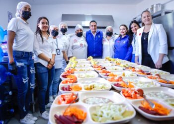 Comedores Comunitarios cuidan la nutrición de la gran familia: Toño Ochoa