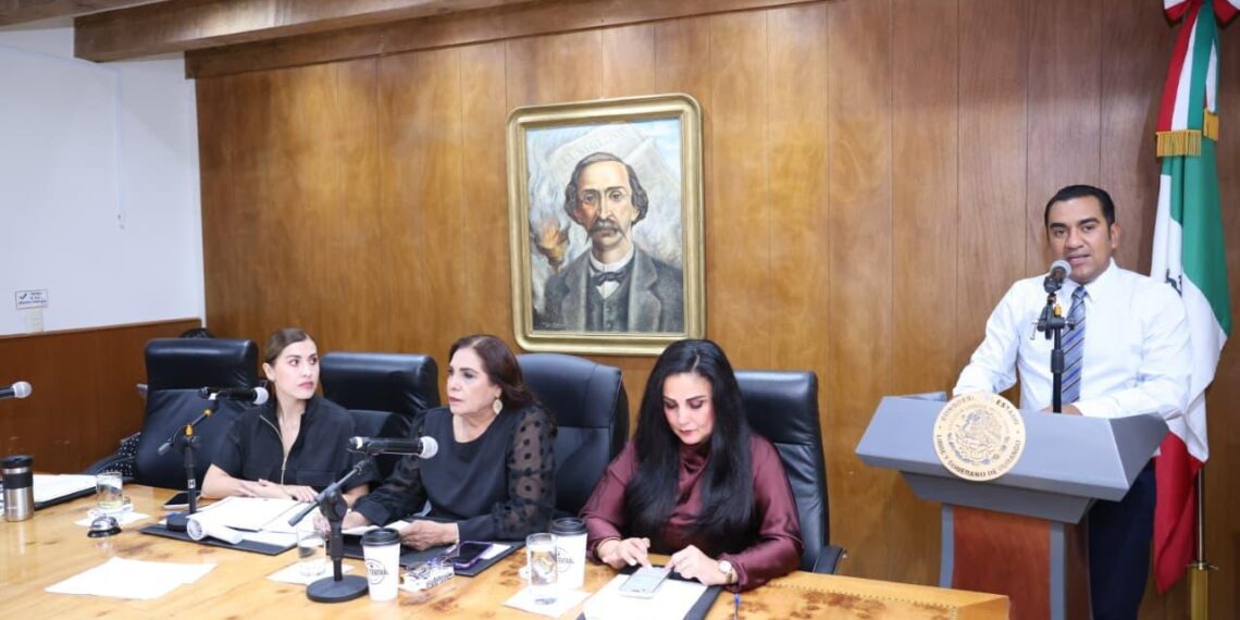 Reconoce Noel Fernández inversión de Esteban para garantizar abasto de medicamento