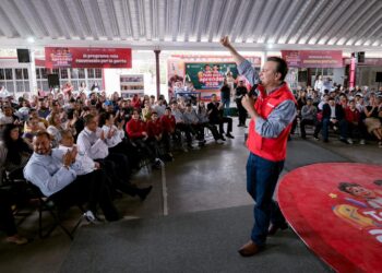 Regresan a clases 370 mil estudiantes de Durango con uniformes, útiles y libros de texto gratuitos