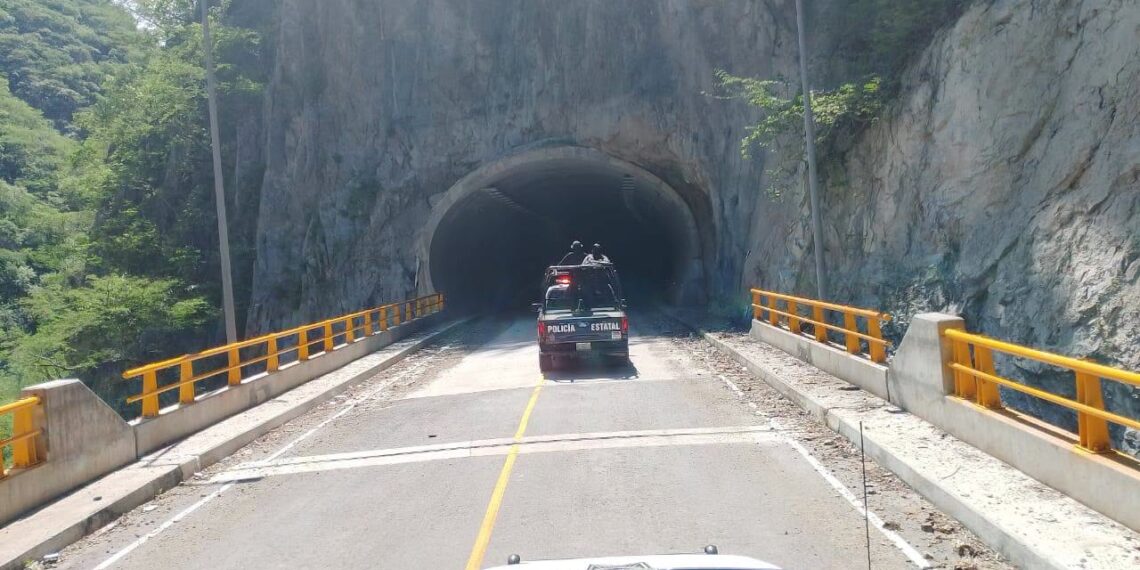 Blindan tramos limítrofes de la supercarretera tras inusual reporte de robos