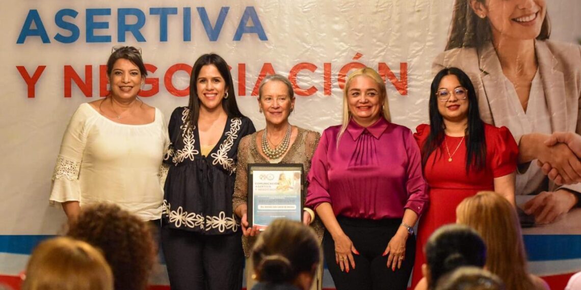 ONMPRI capacita en comunicación asertiva y negociación a liderazgos de La Laguna: Pamela García