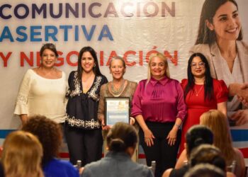 ONMPRI capacita en comunicación asertiva y negociación a liderazgos de La Laguna: Pamela García