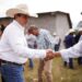 Resuelve Toño Ochoa a comunidades del medio rural con agua y caminos