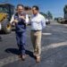 Cumplen sus sueños vecinos de Paseo de la Ferrería; tras 40 años verán pavimentada su calle
