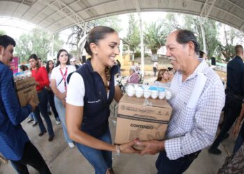 Anuncia Marisol Rosso cobertura estatal de paquetes de pollitas; lleva Ruta de la Salud y paquetes alimentarios a San Juan del Río