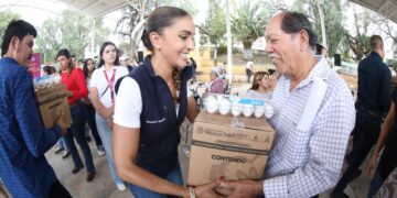 Anuncia Marisol Rosso cobertura estatal de paquetes de pollitas; lleva Ruta de la Salud y paquetes alimentarios a San Juan del Río