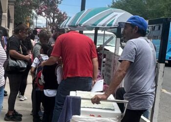 Advierten retiro de vendedores de comida chatarra afuera de escuelas