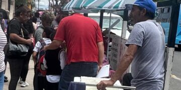 Advierten retiro de vendedores de comida chatarra afuera de escuelas
