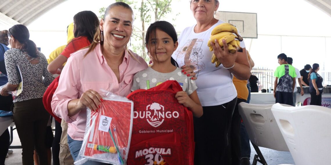 Lleva Toño Ochoa apoyos y servicios a Jardines de Cancún