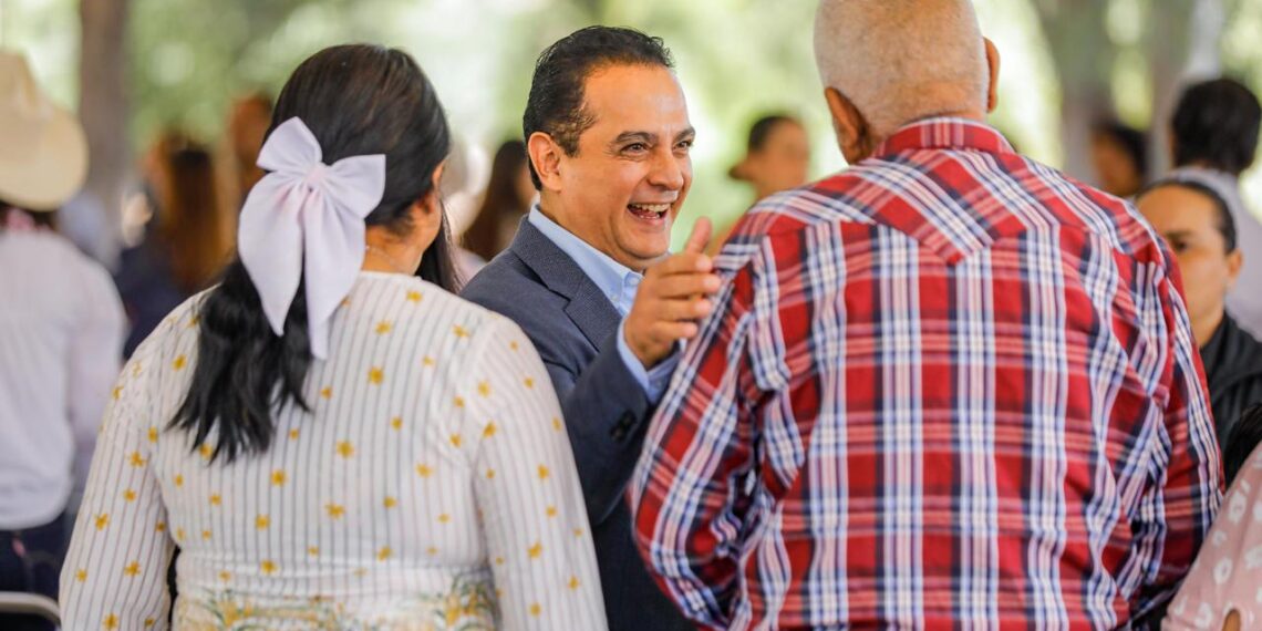 Más de mil 400 negocios abren en Durango; Toño Ochoa facilita el camino para emprender