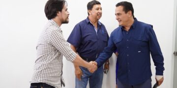 Equipa Toño Ochoa con más tecnología y transparencia a policías del municipio