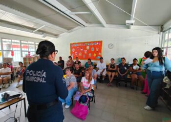 Fortalece Gobierno de Betzabé Martínez la prevención desde el hogar con Escuelas para Padres de Agrupamiento Violeta