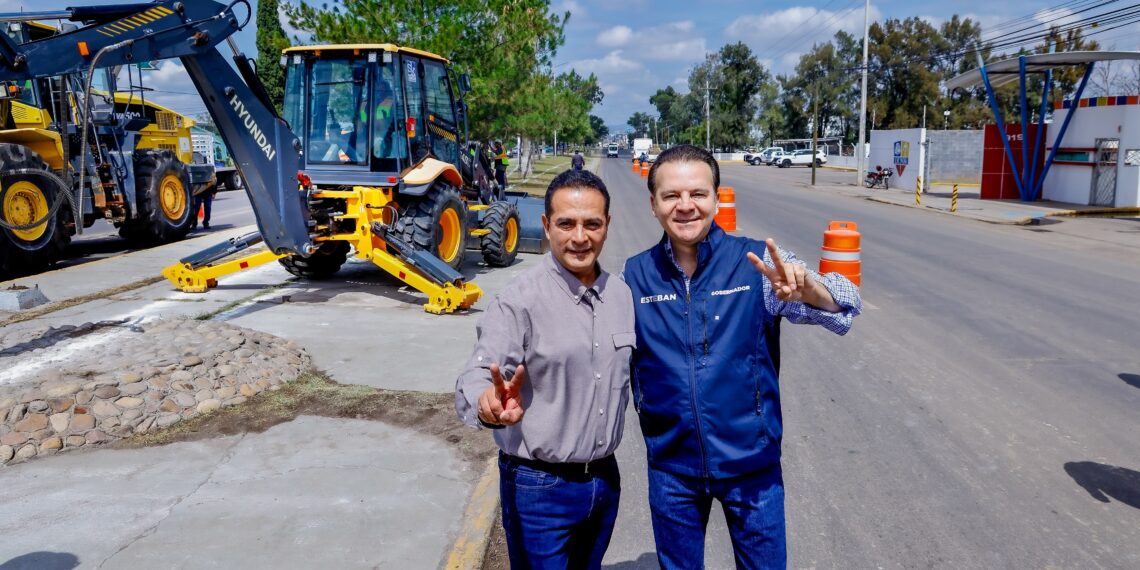 Con “Al Millón en Pavimentación 2.0”, Toño Ochoa transforma calles y caminos de Durango