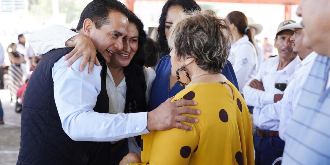 Toño Ochoa escucha y atiende personalmente a la gran familia duranguense