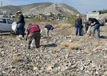 Se suman gomezpalatinos a la Jornada Nacional de Limpieza del Río Nazas