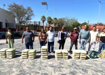 Comunidades rurales de Gómez Palacio reciben material para realizar mejoras en sus espacios públicos
