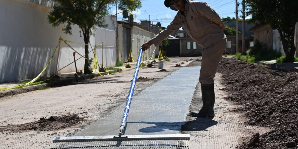 Universal avanza con obras que mejoran sus servicios y vialidades