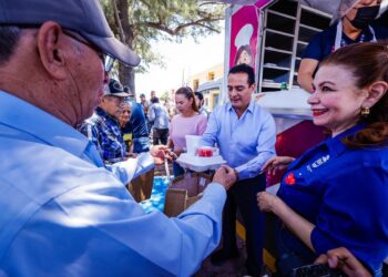Apapacho Express es el camino que nos une al llevar comida y cariño a quienes más lo necesitan