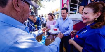 Apapacho Express es el camino que nos une al llevar comida y cariño a quienes más lo necesitan
