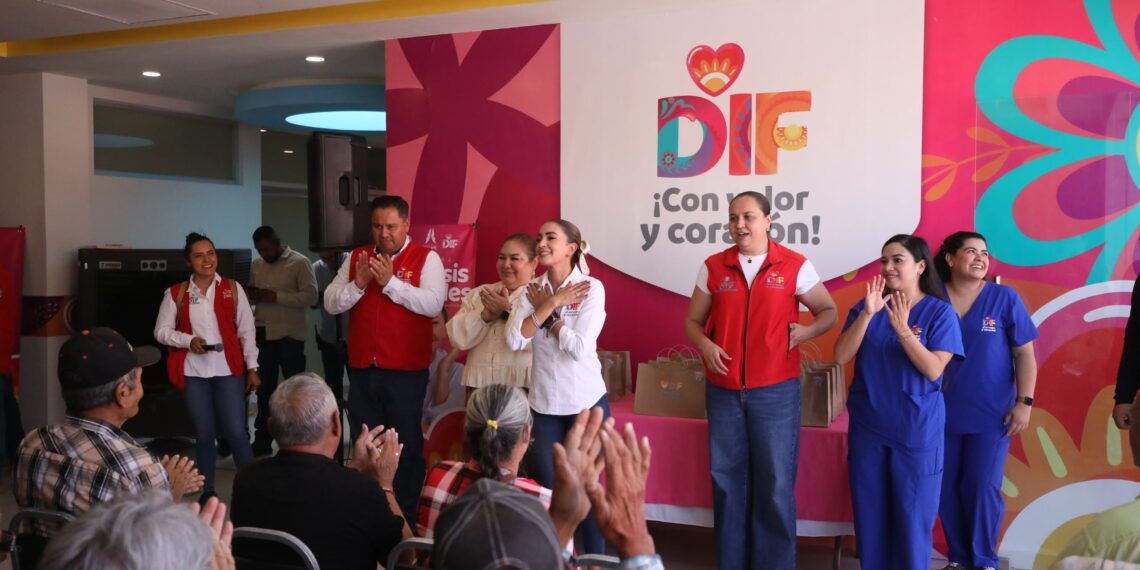Entrega Marisol prótesis dentales a adultos mayores de Cuencamé y Tlahualilo
