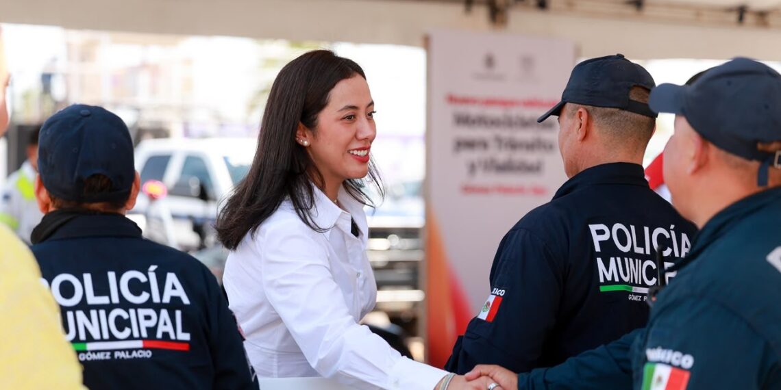 Fortalece Gómez Palacio sus corporaciones de seguridad con equipamiento y reconocimiento al mérito policial
