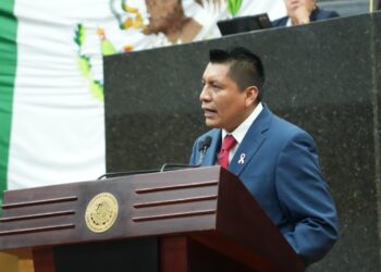 Propone Iván Soto sistema para evaluar beneficios de regular celulares en las aulas