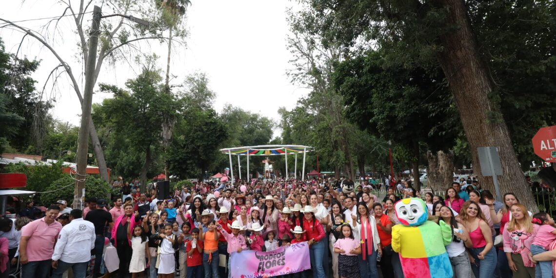Marisol y Susy celebran el Día de la Niña con Callejoneada Rosa Infantil en Lerdo