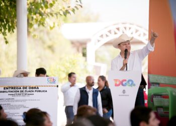 El ejido 21 de Marzo estrena plaza renovada para disfrutar en familia; Esteban y Susy cumplen compromiso con habitantes de Lerdo