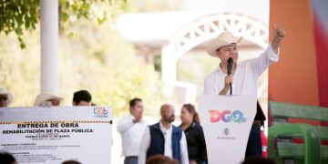 El ejido 21 de Marzo estrena plaza renovada para disfrutar en familia; Esteban y Susy cumplen compromiso con habitantes de Lerdo