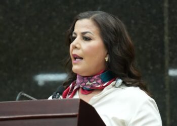 Plantea Verónica González atención integral del cáncer de mama y cervicouterino.