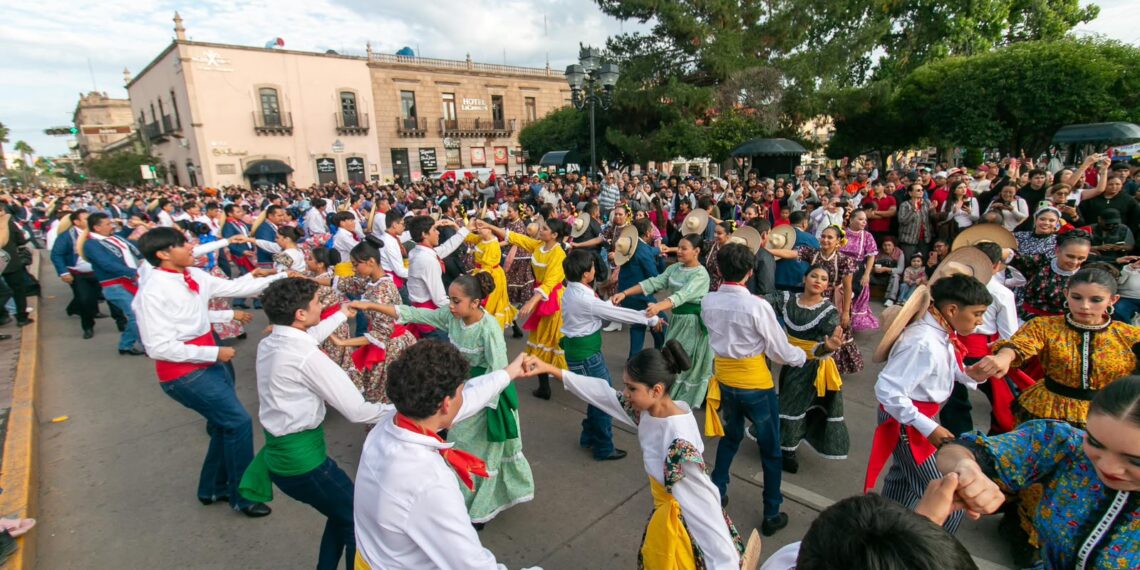 El Revolcadero Masivo 2026 rompe récord con más de 2 mil bailarines en Durango