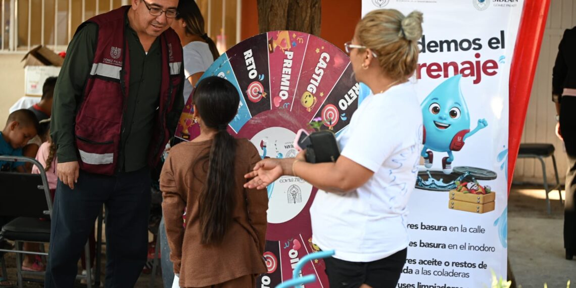 Acerca Betzabé Martínez servicios gratuitos a las familias de Estación Noé